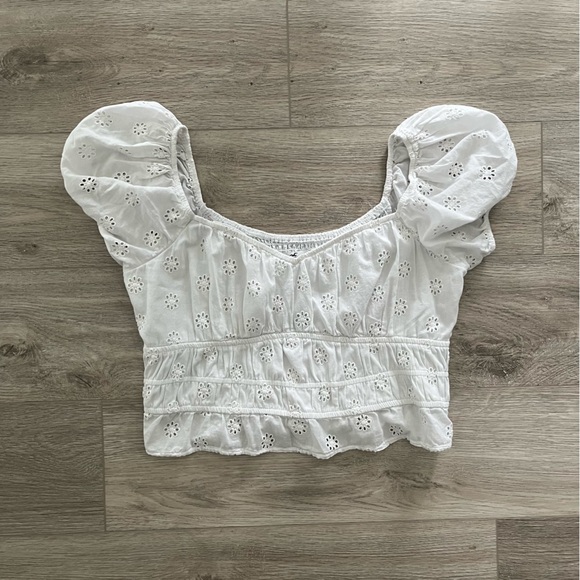Hollister White Eyelet Puff Sleeve Crop Top - Picture 4 of 6